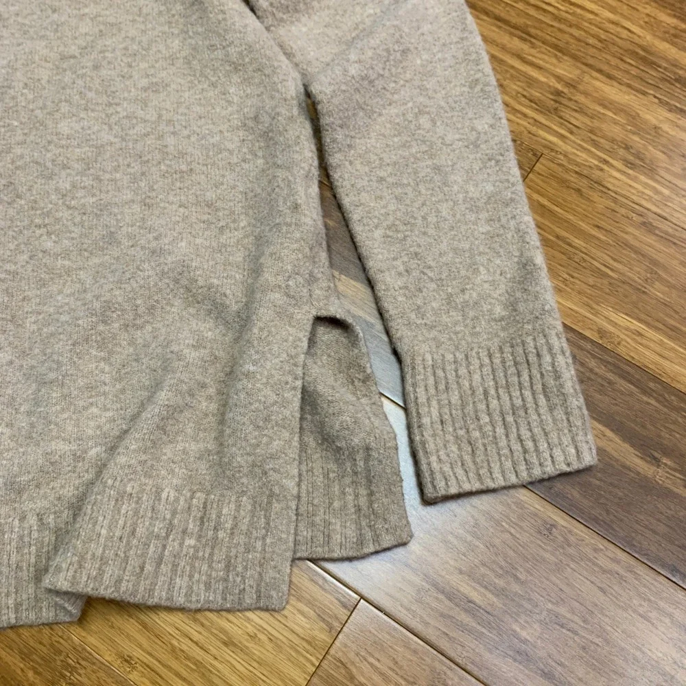 J.Crew Extra-Soft Turtleneck Sweater Womens Size Small Tunic Side Slits‎ Beige
